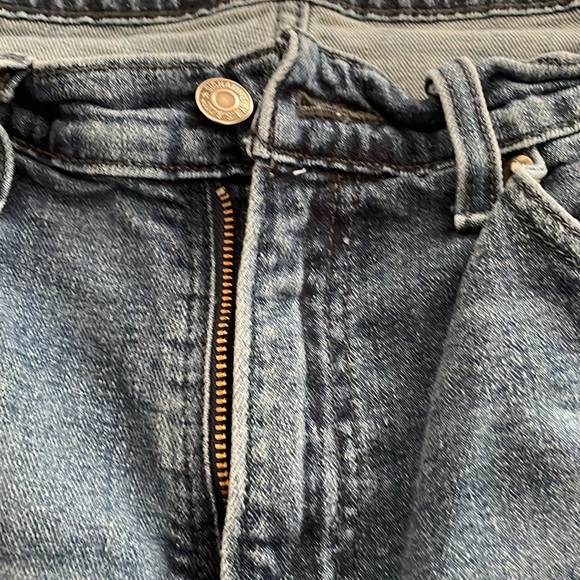 Levi Strauss & Co 567 Athletic Men medium wash distressed jeans- 34 - Picture 7 of 11